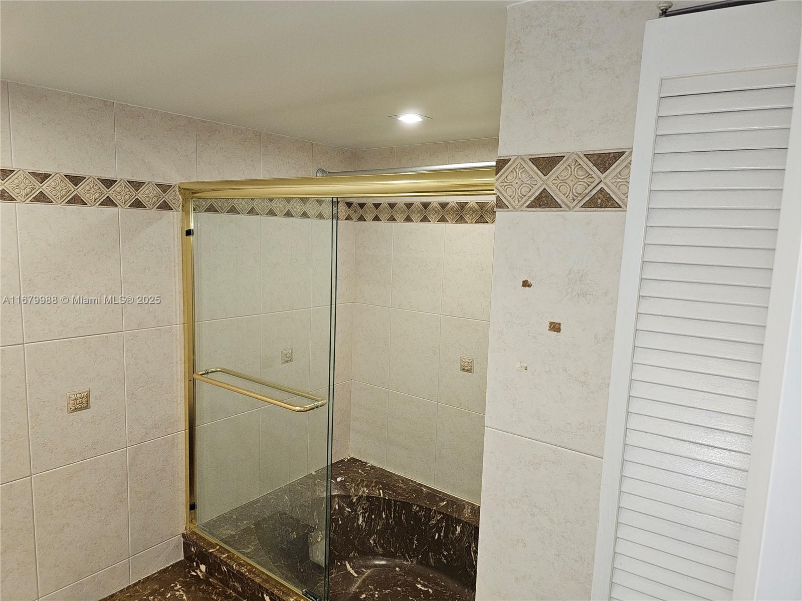 AVANT GARDE CONDO - Residential Lease