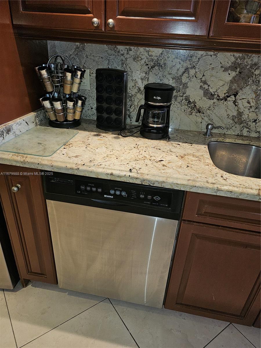 AVANT GARDE CONDO - Residential Lease