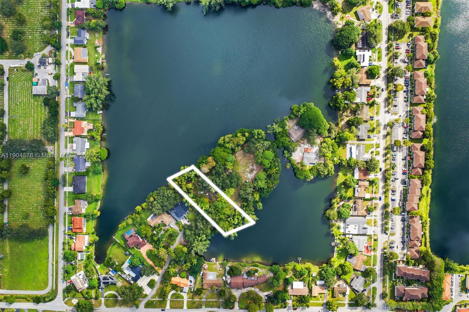 MITCHELL LAKE PENINSULA - Land