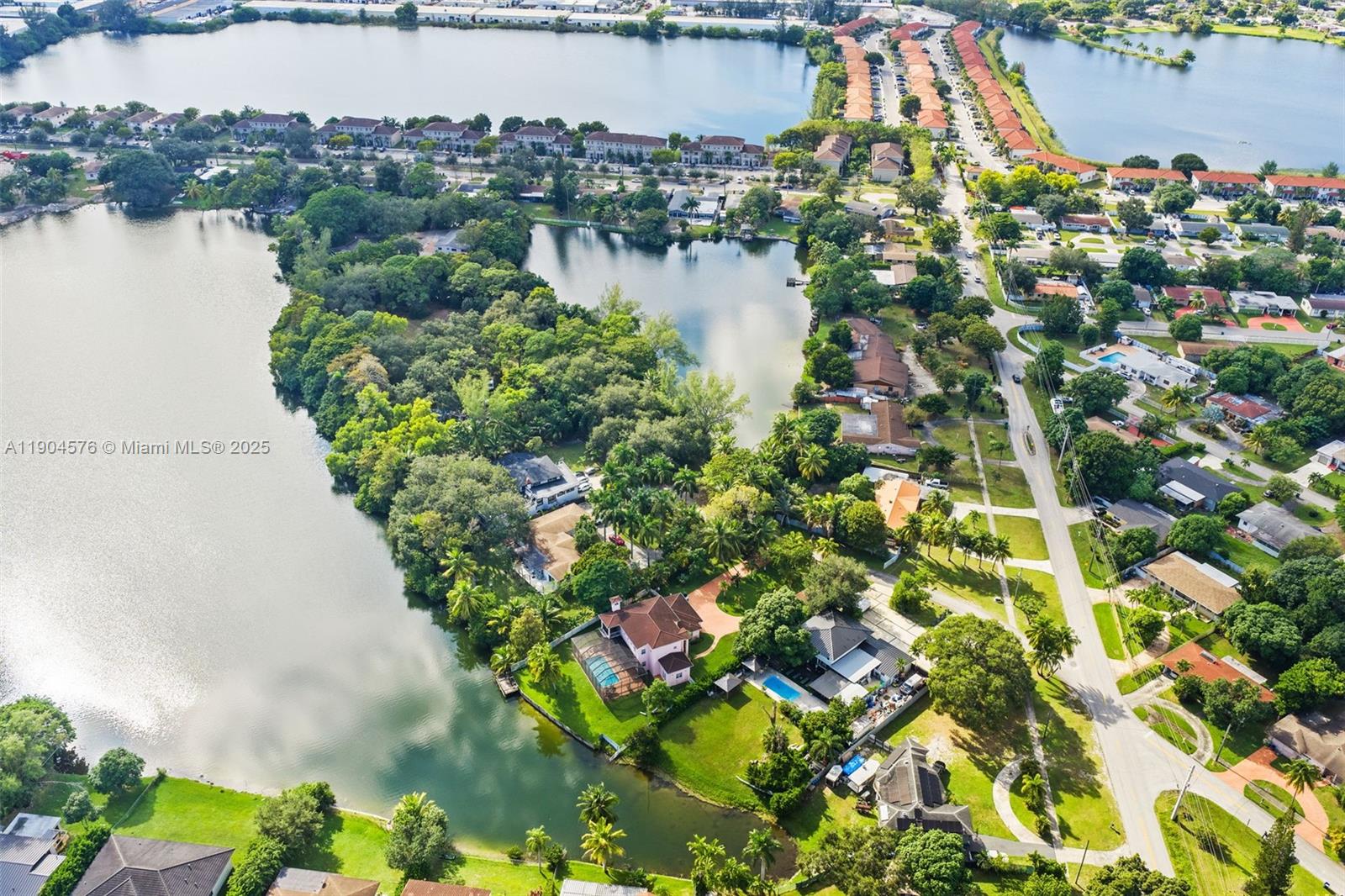 MITCHELL LAKE PENINSULA - Land