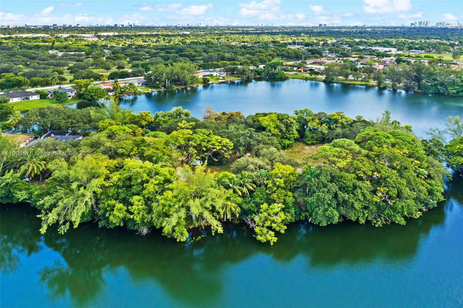 MITCHELL LAKE PENINSULA - Land