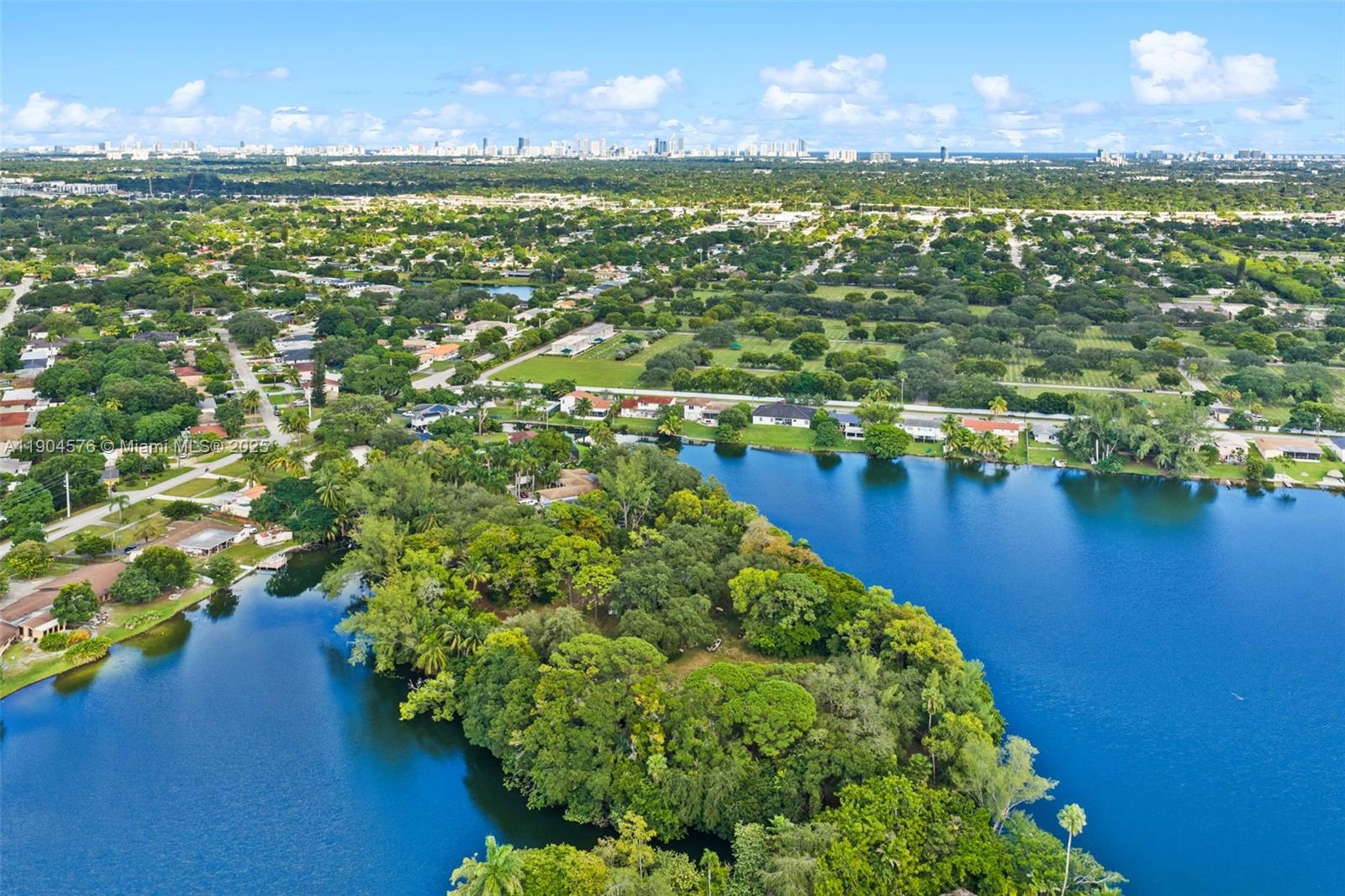 MITCHELL LAKE PENINSULA - Land