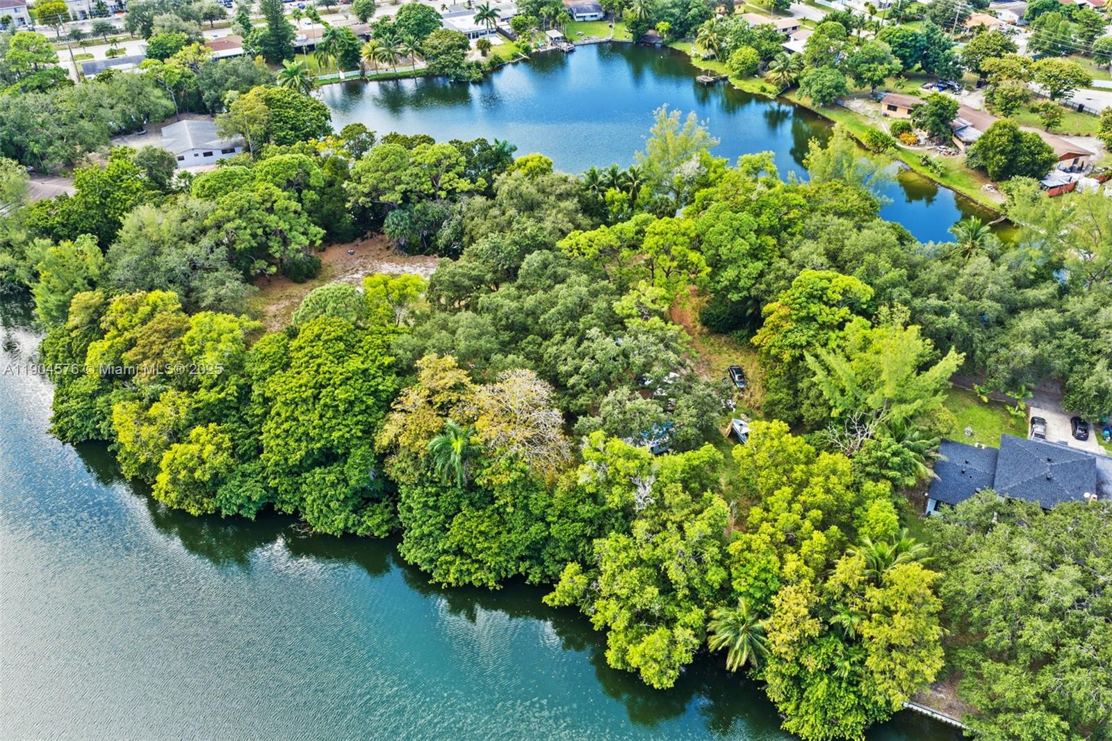 MITCHELL LAKE PENINSULA - Land