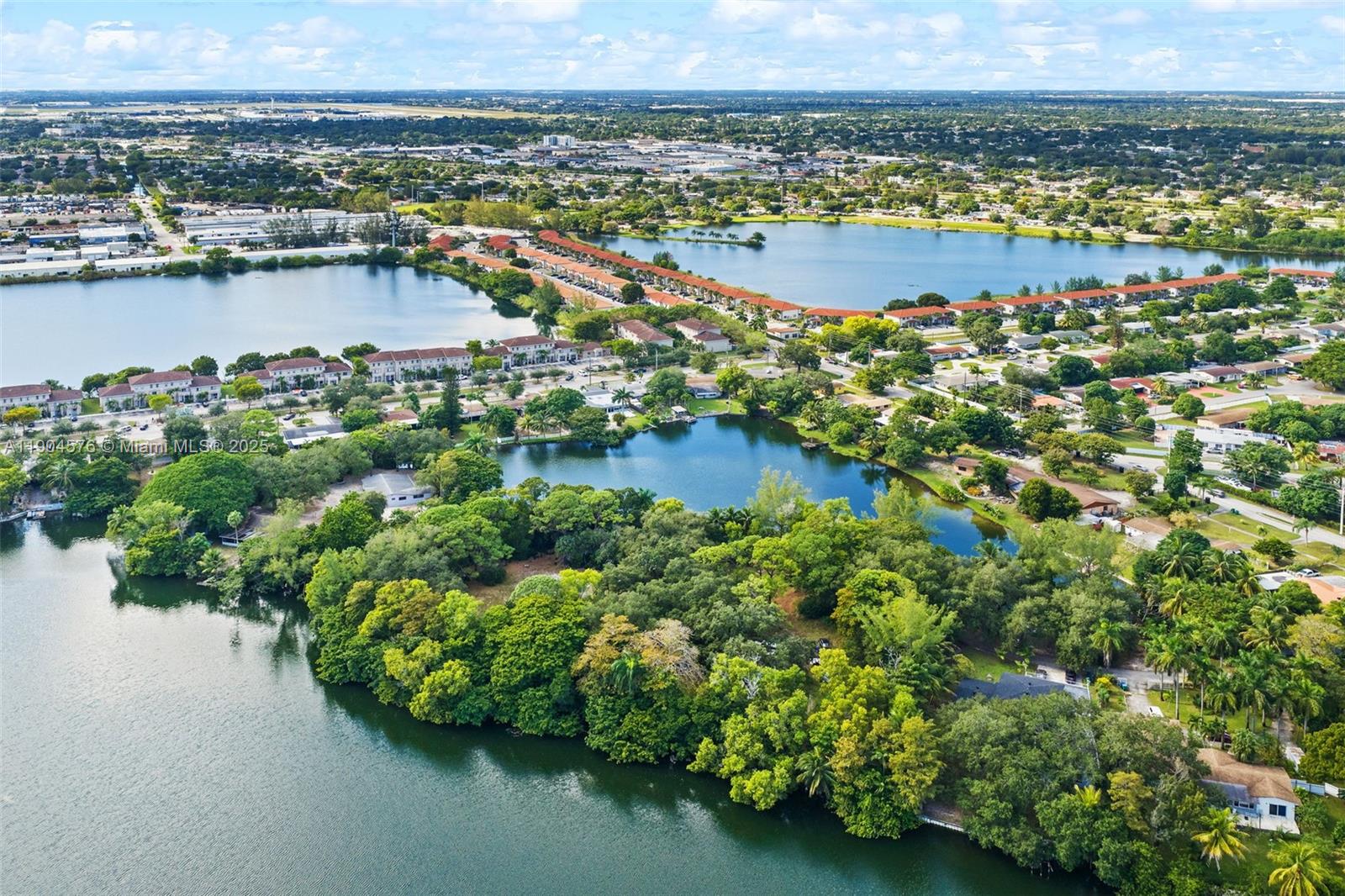 MITCHELL LAKE PENINSULA - Land