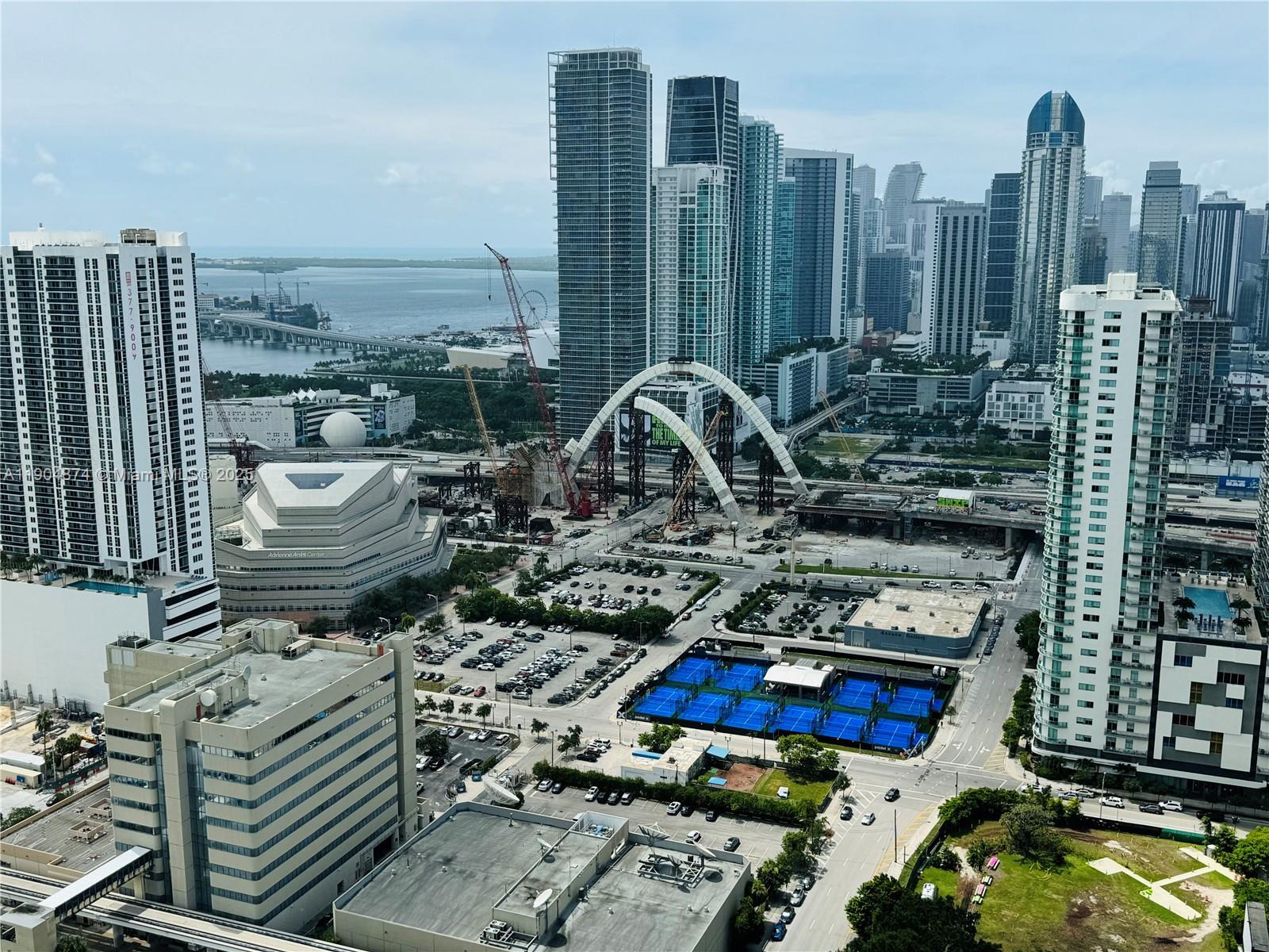 CANVAS CONDO - Residential