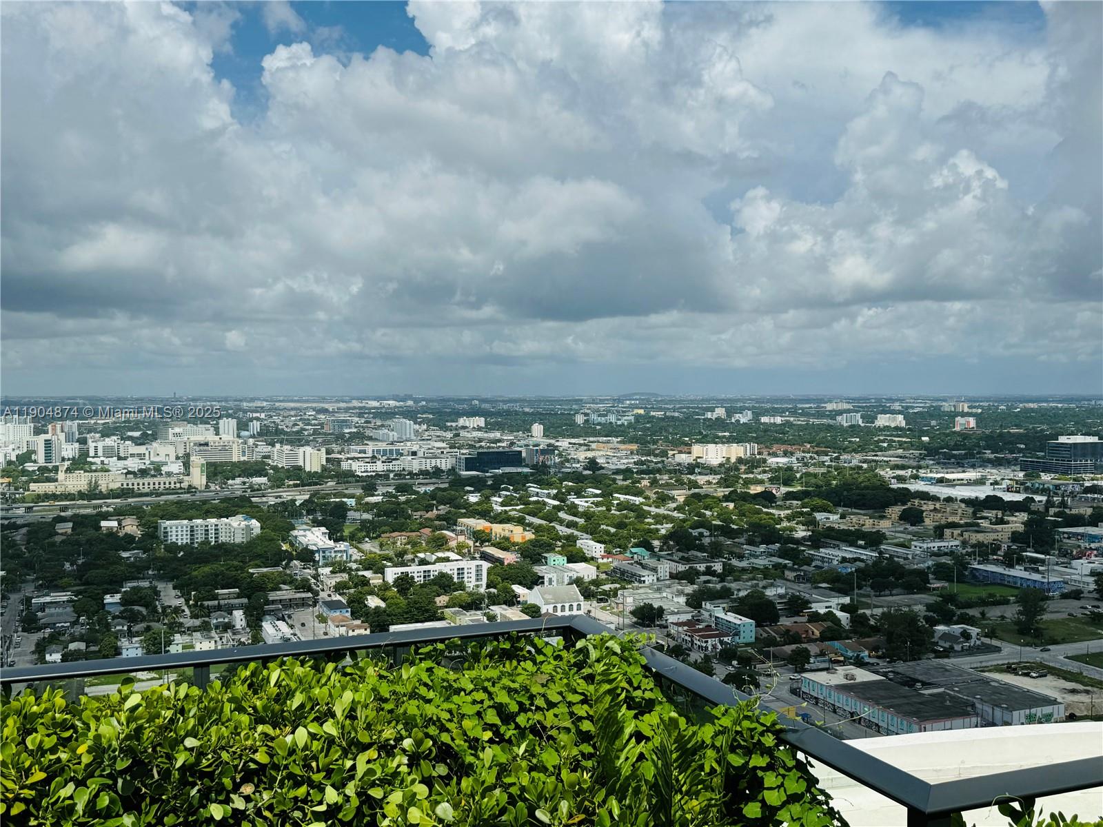 CANVAS CONDO - Residential