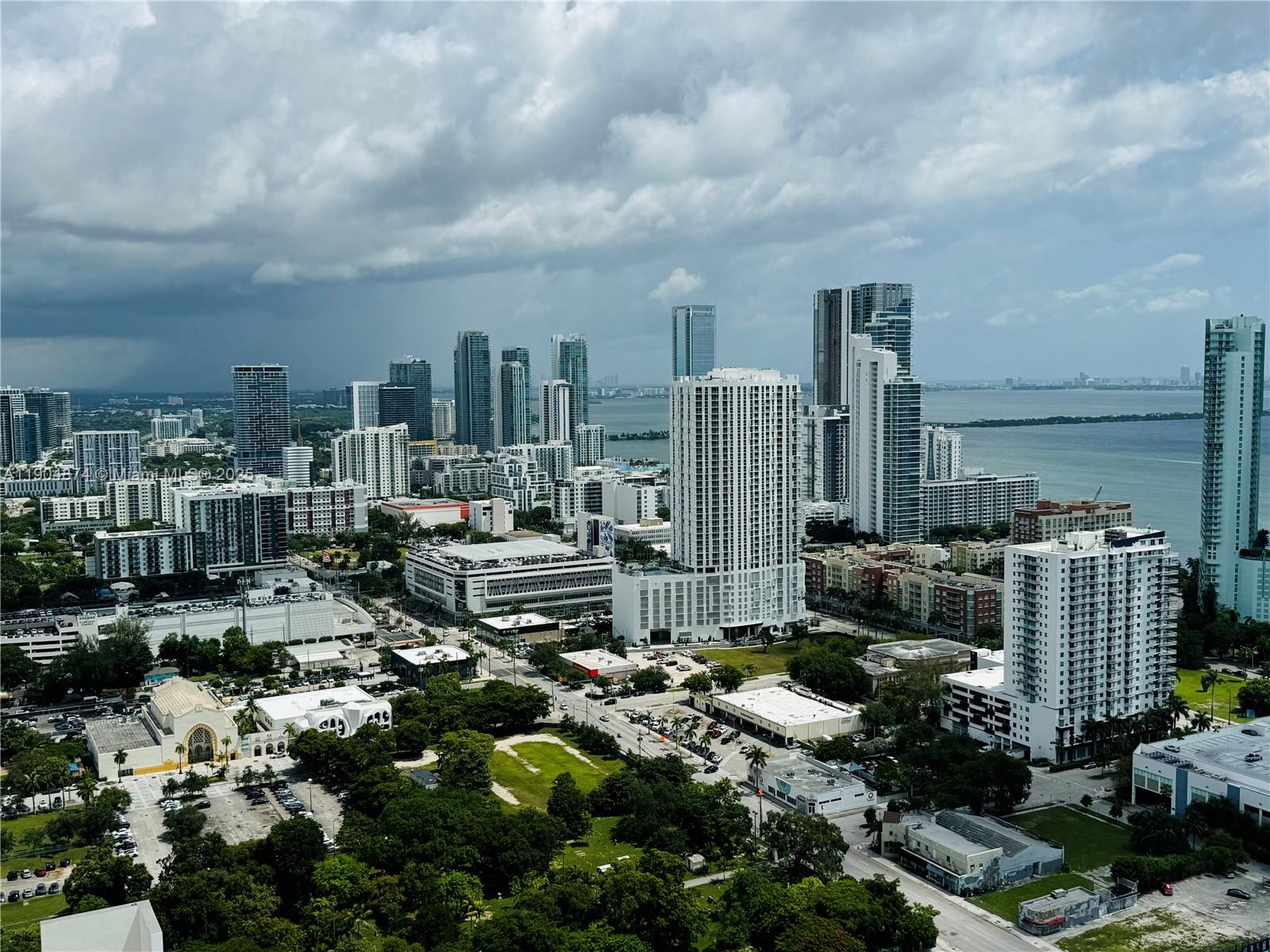 CANVAS CONDO - Residential