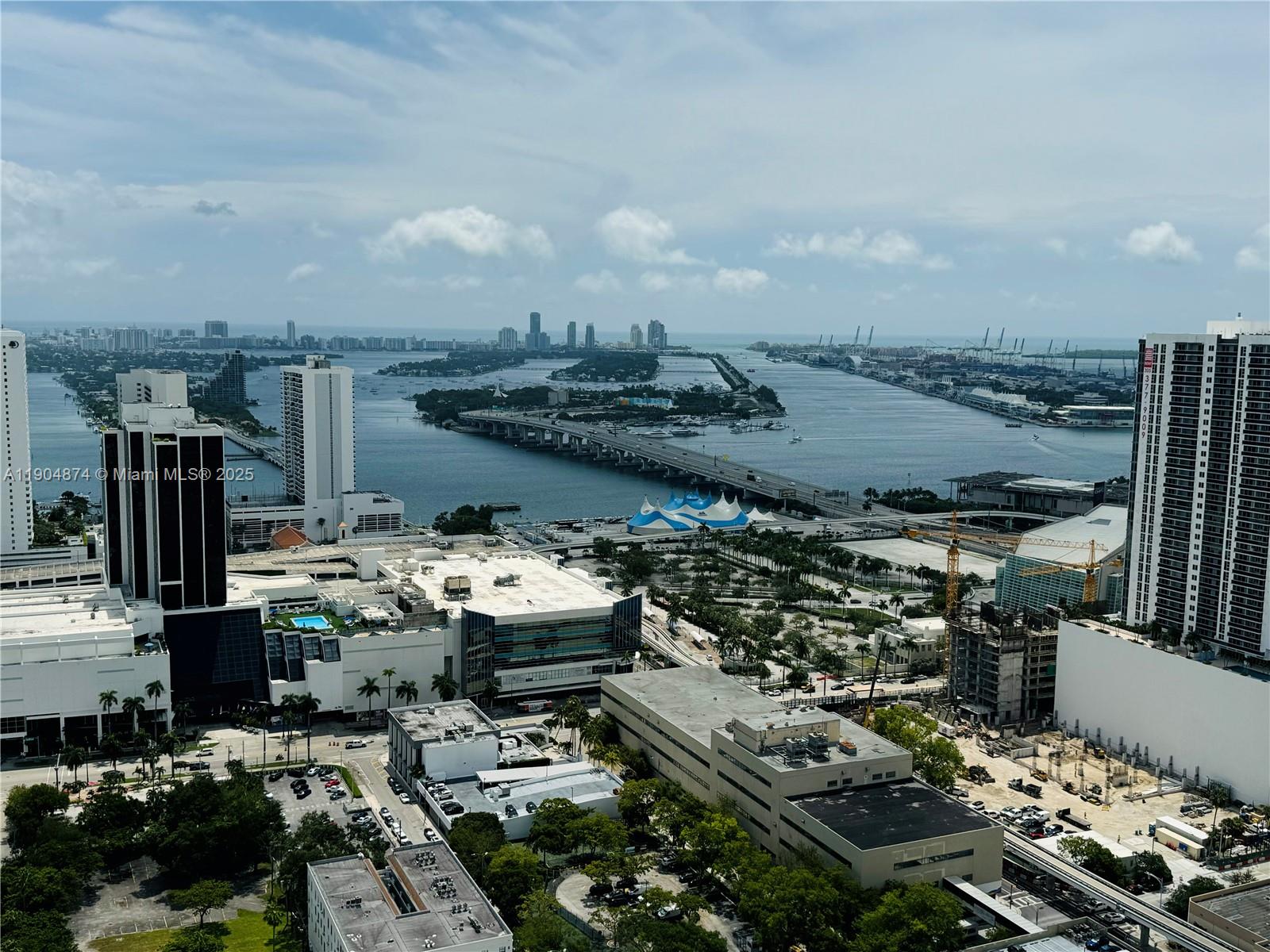 CANVAS CONDO - Residential