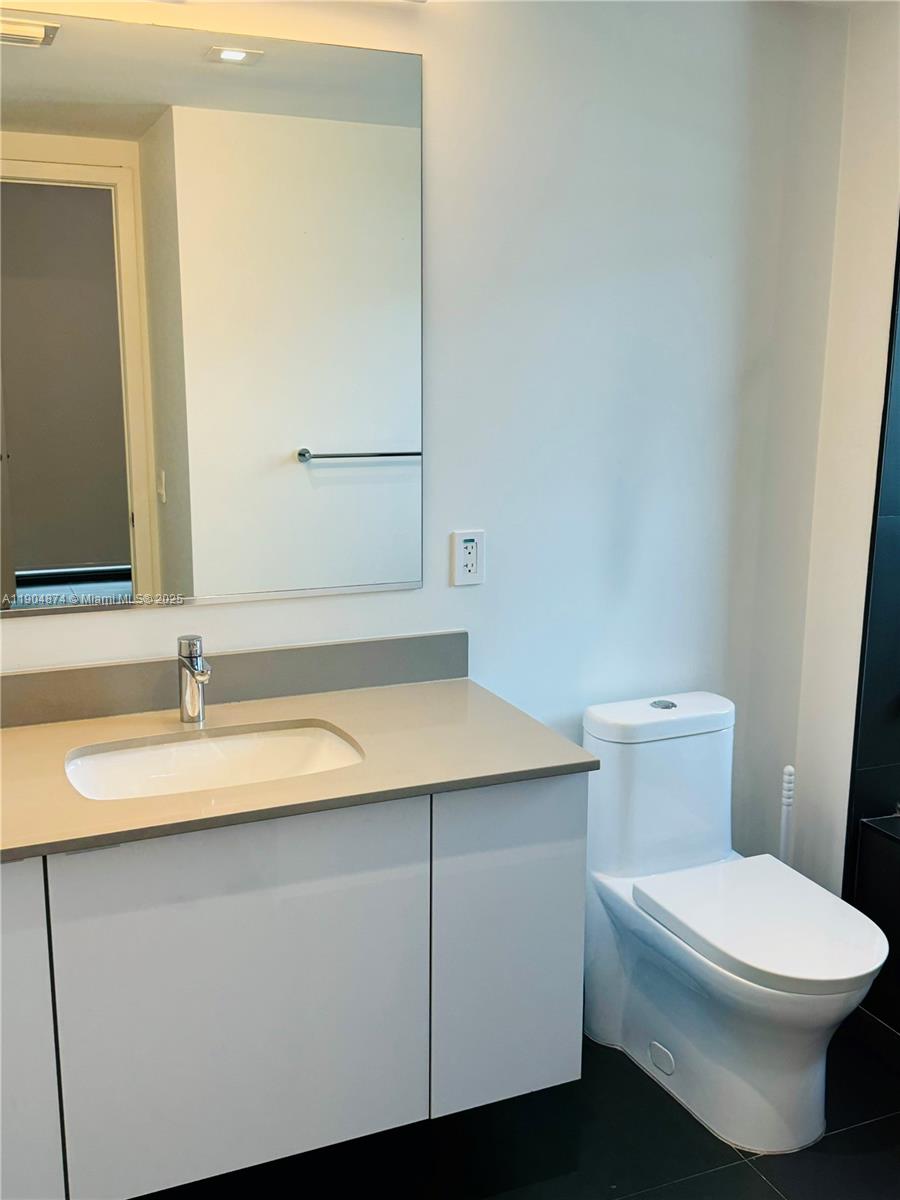 CANVAS CONDO - Residential