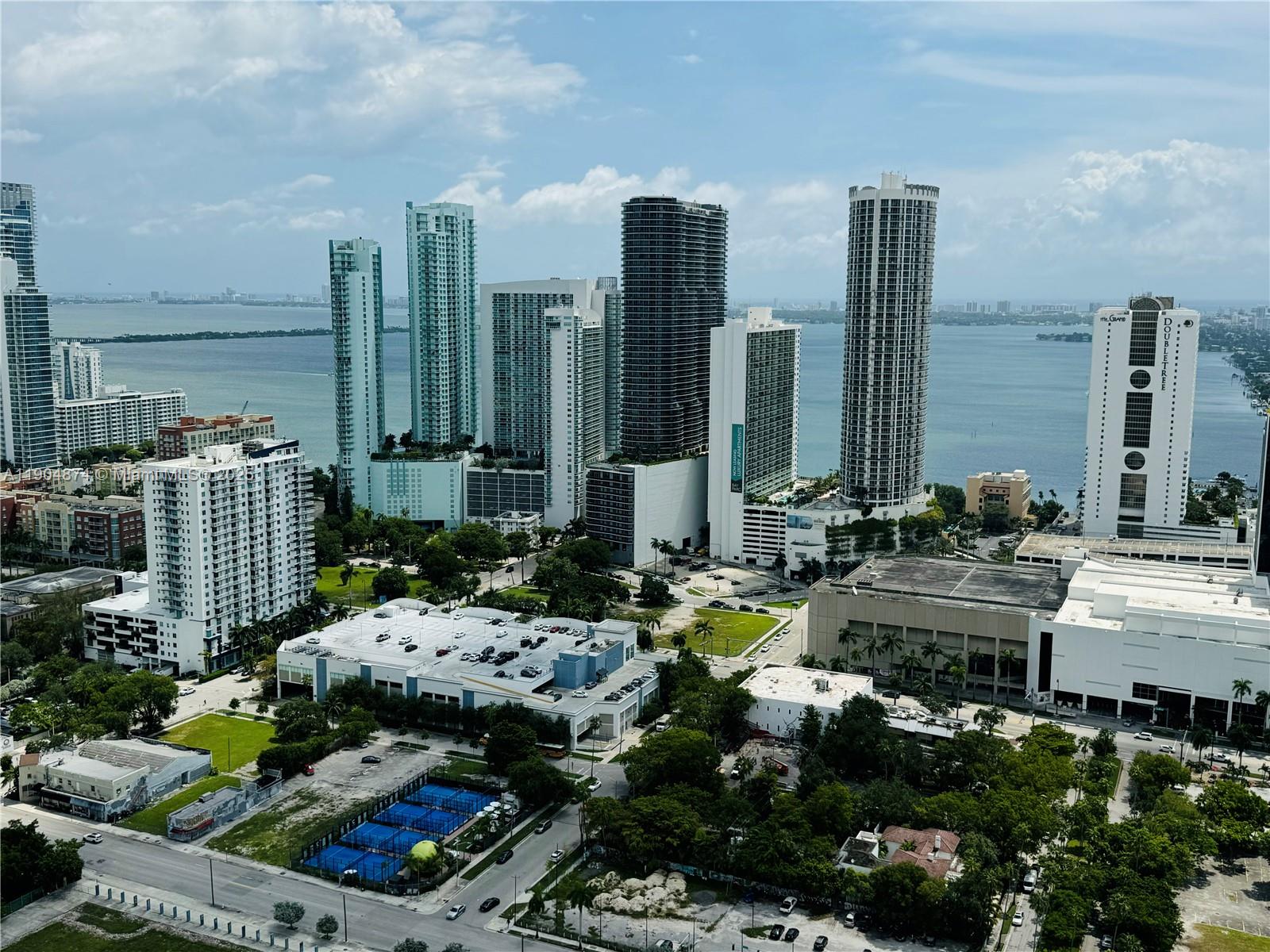 CANVAS CONDO - Residential