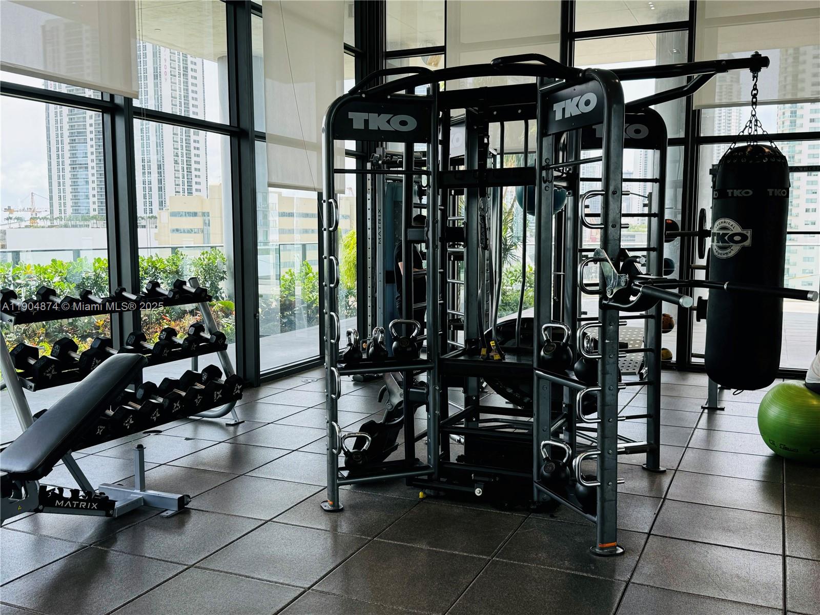 CANVAS CONDO - Residential