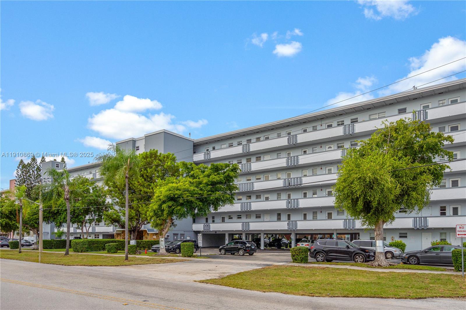 FAIRWAYS ROYALE CONDO - Residential