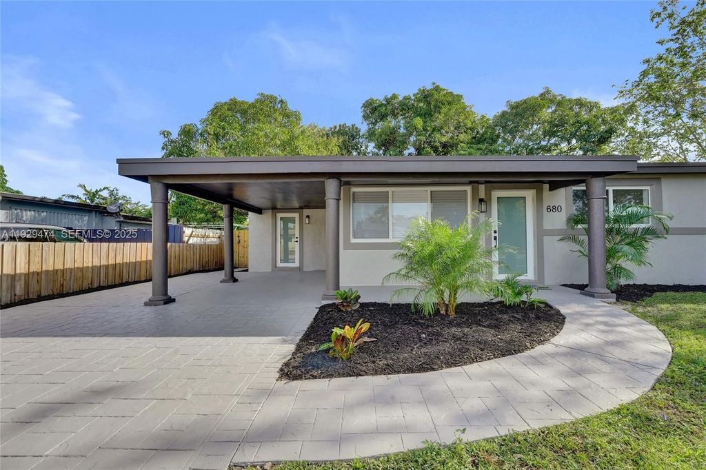 Photo of 680 SW 29th Ter, Fort Lauderdale, FL 33312 (MLS # A11929474)