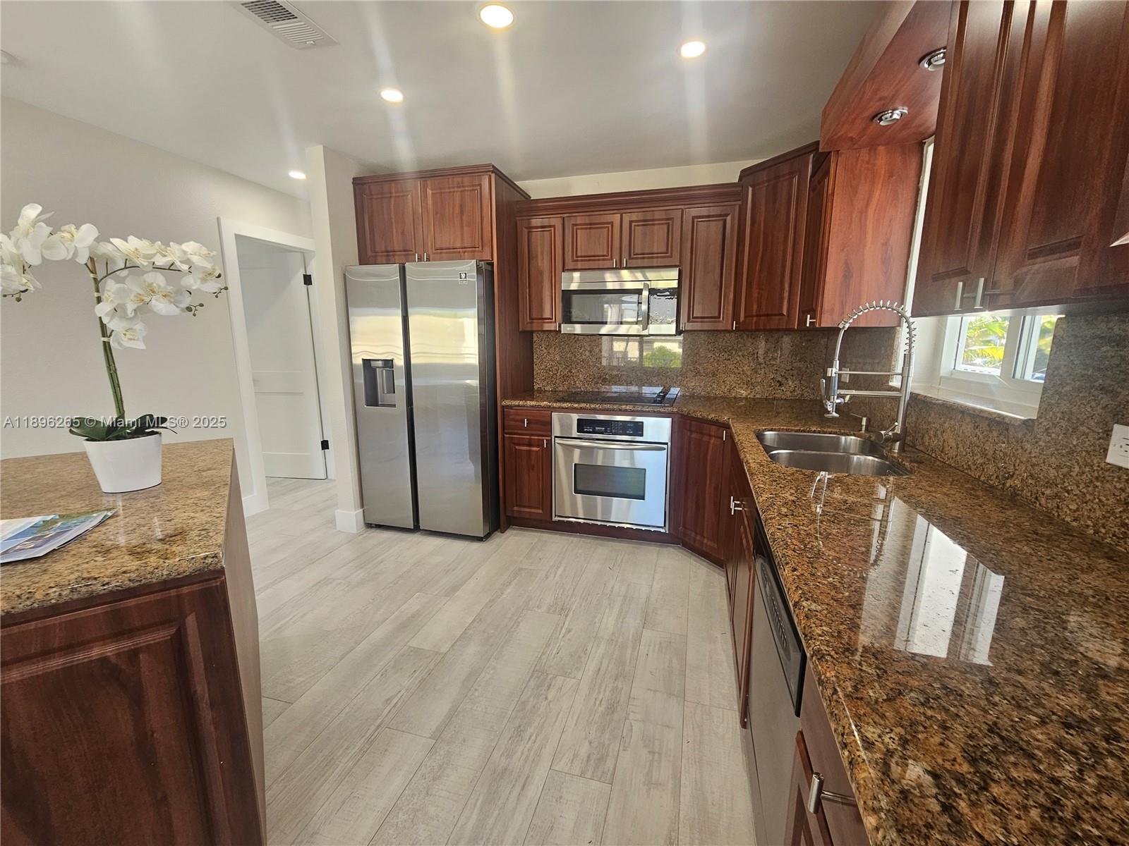 PORT LARGO 5TH ADD - Residential