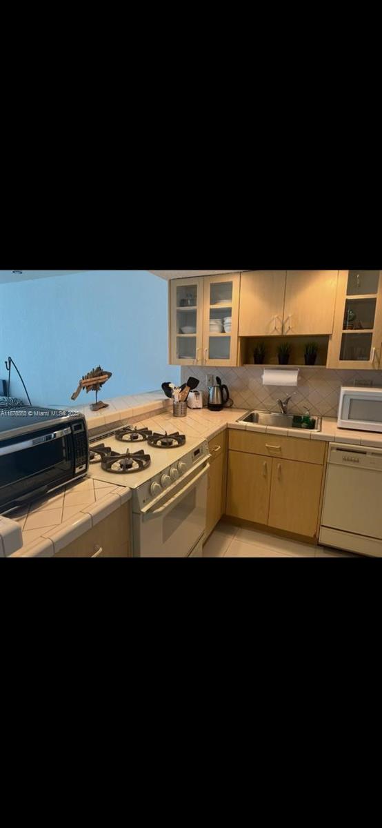 PARKER PLAZA CONDO ESTATE - Residential Lease