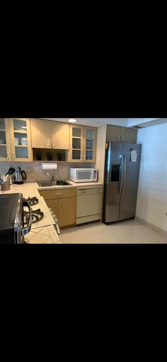 PARKER PLAZA CONDO ESTATE - Residential Lease