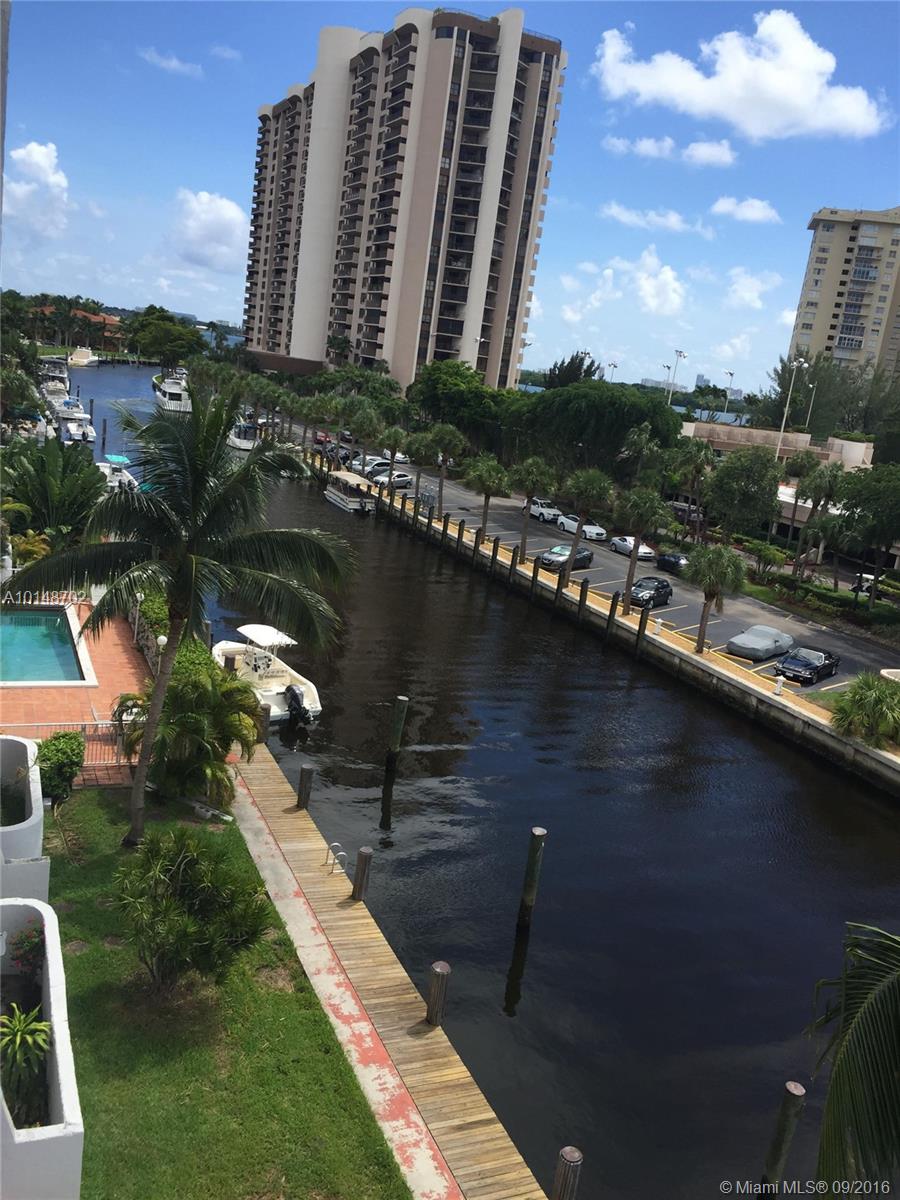 Motivated Seller!!! Decorated corner unit, 2 bedroom 2 bathroom t with beautiful bay and city views. Kitchen with SS appliances, Glass IBIZA backsplash and granite countertops. Incredible black like a granite flooring throughout. Two gorgeous bathrooms with high end fixtures & tiles. Building includes pool, sauna, gym. Washer and dryer inside the unit. Must see!!!