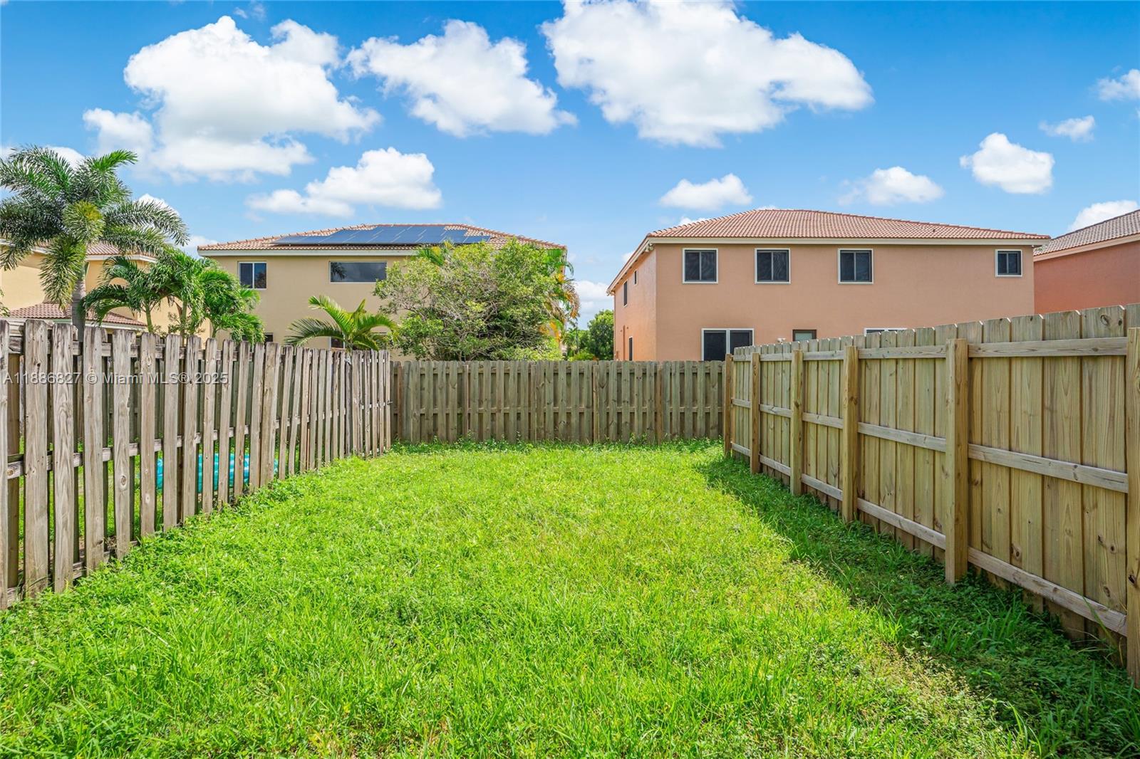 COUNTRY CLUB VILLAS TH CO - Residential Lease