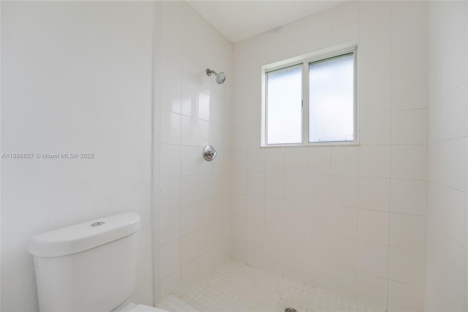 COUNTRY CLUB VILLAS TH CO - Residential Lease
