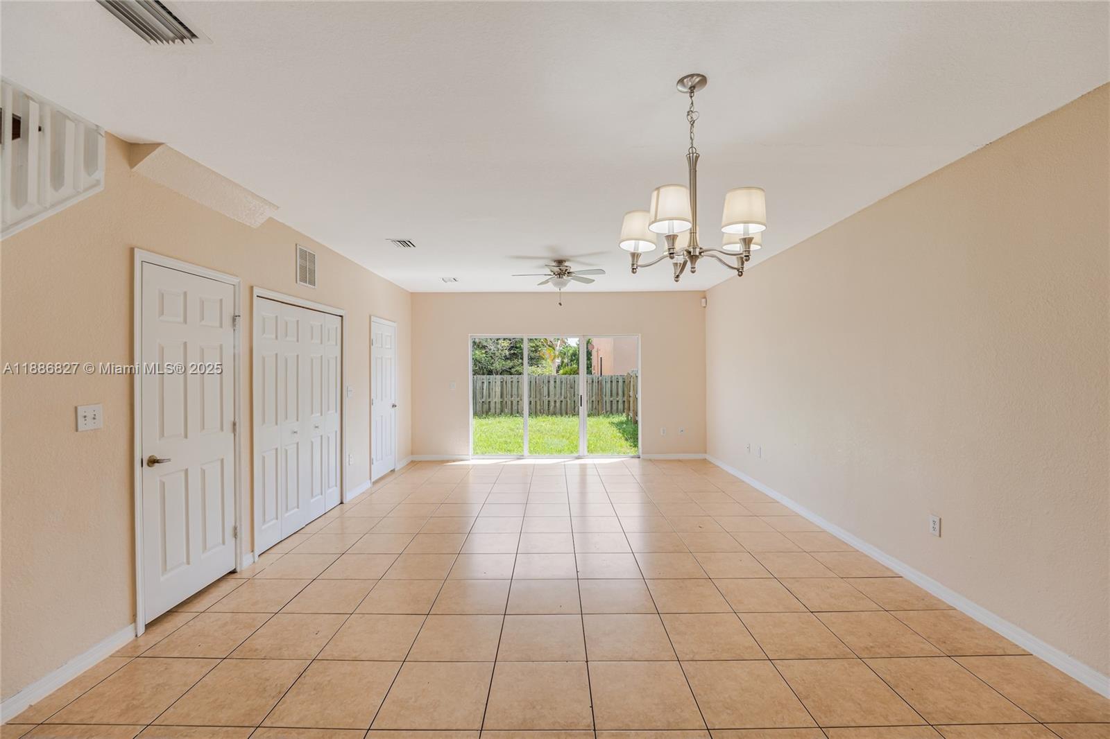 COUNTRY CLUB VILLAS TH CO - Residential Lease