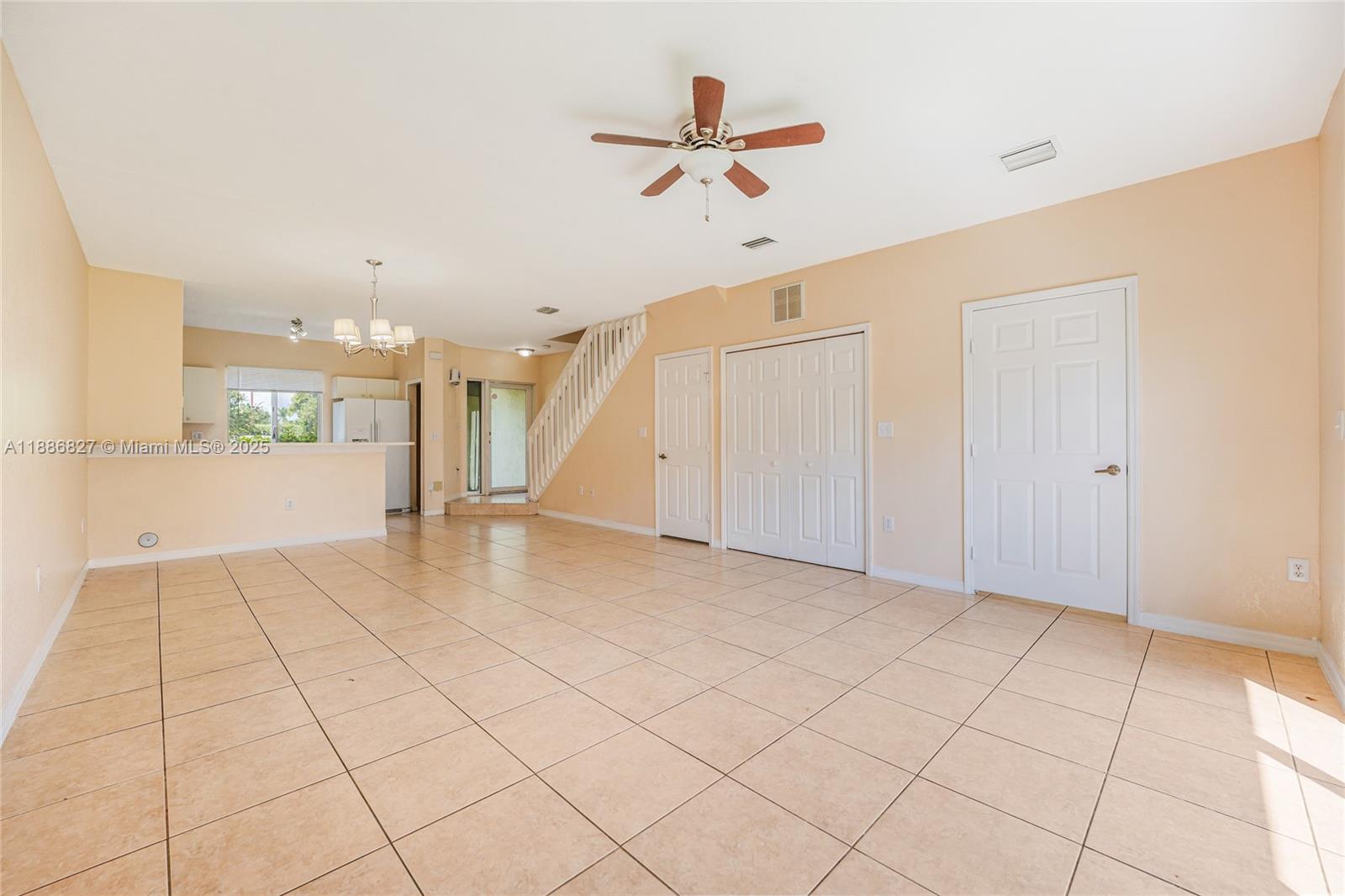COUNTRY CLUB VILLAS TH CO - Residential Lease