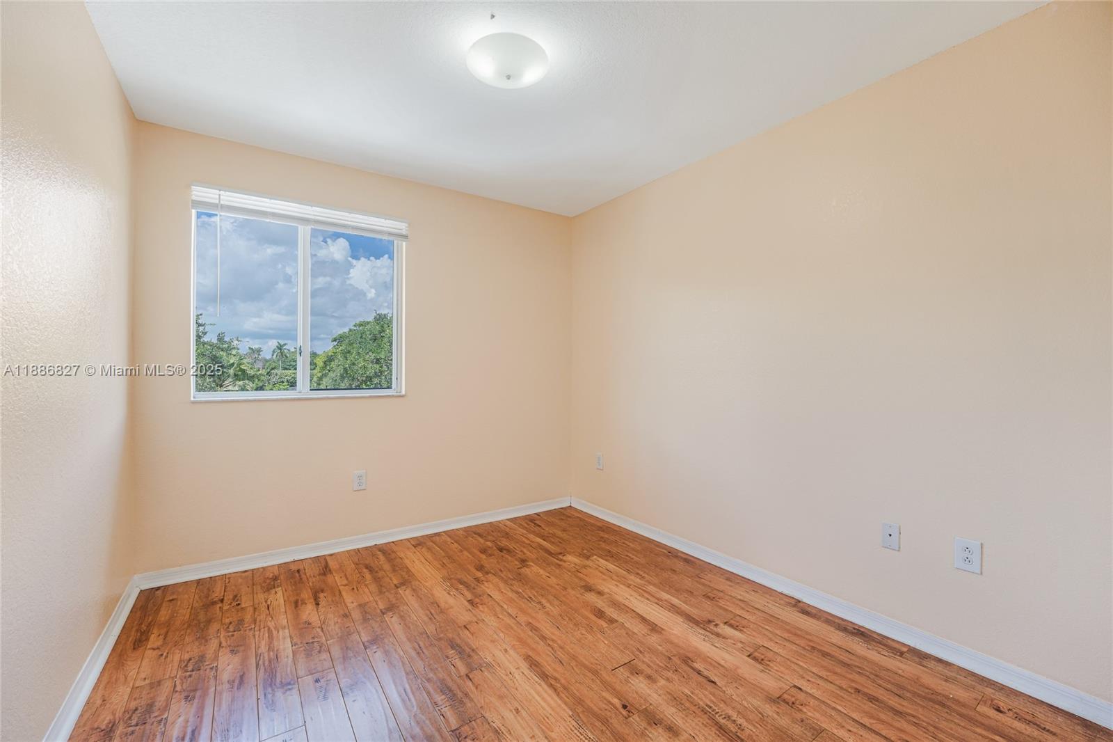 COUNTRY CLUB VILLAS TH CO - Residential Lease