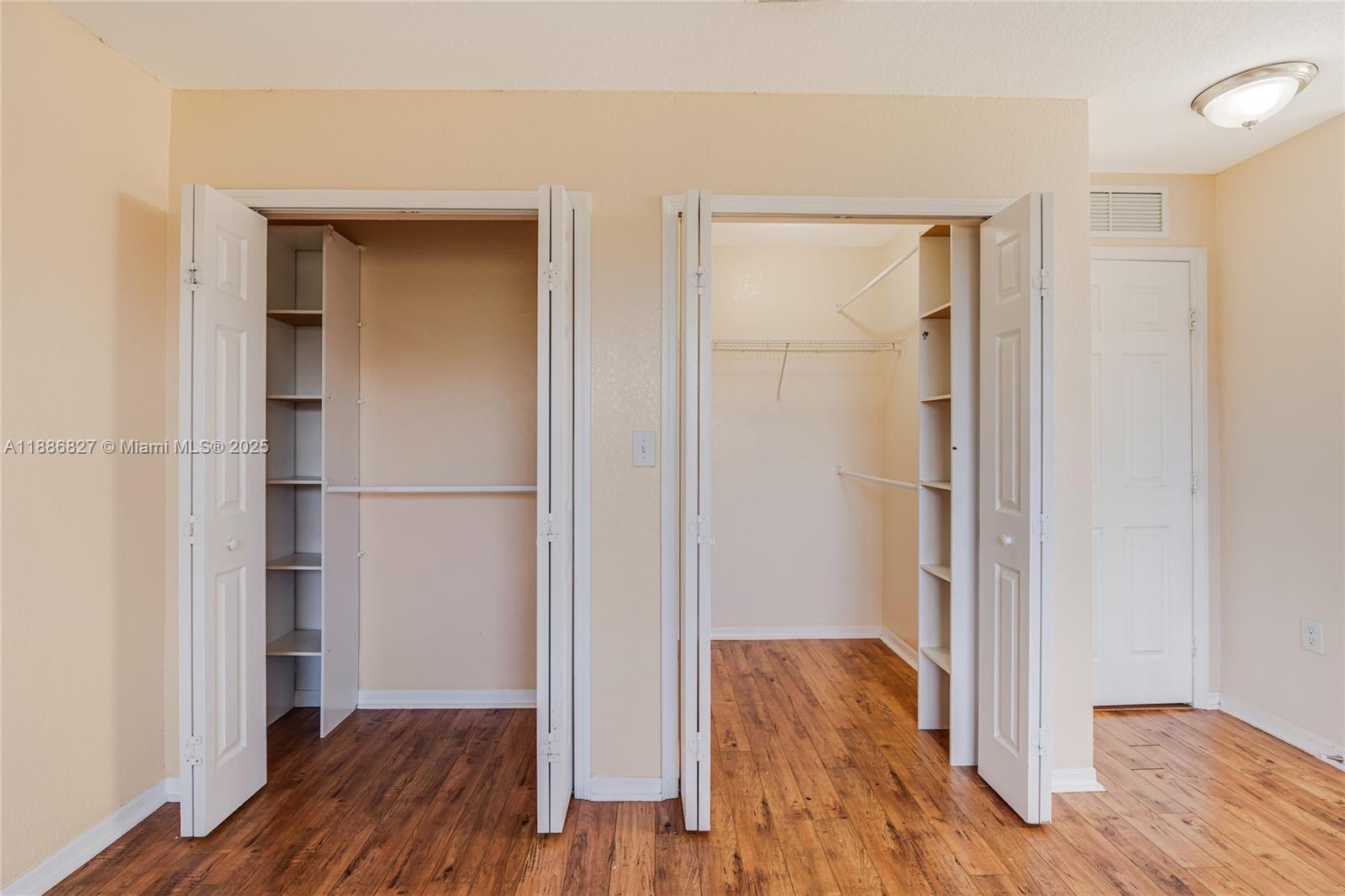 COUNTRY CLUB VILLAS TH CO - Residential Lease