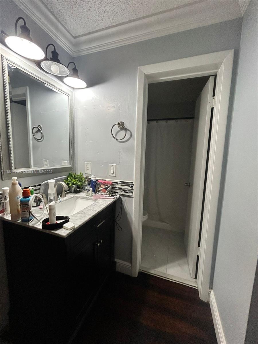 CENTERPOINTE CONDO - Residential Lease