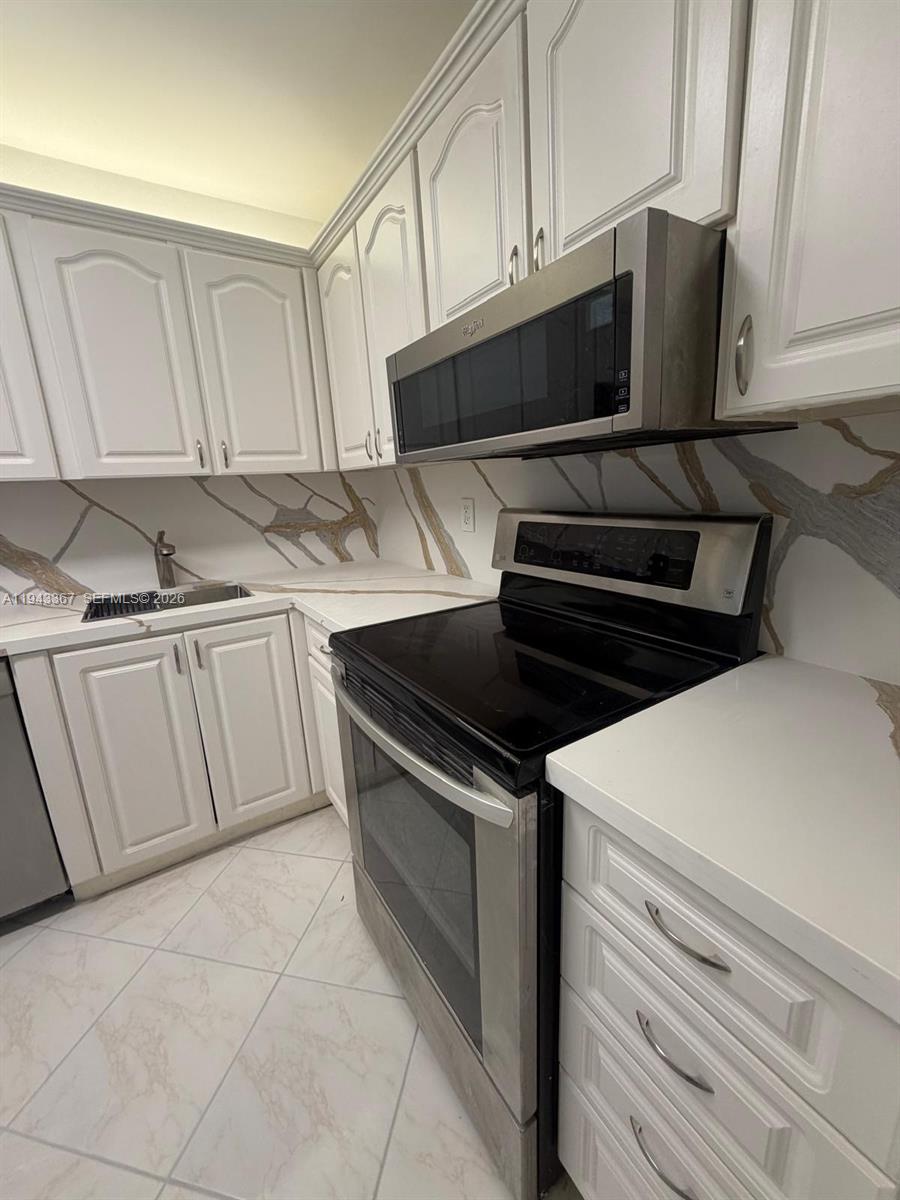 9273 Collins Ave 607