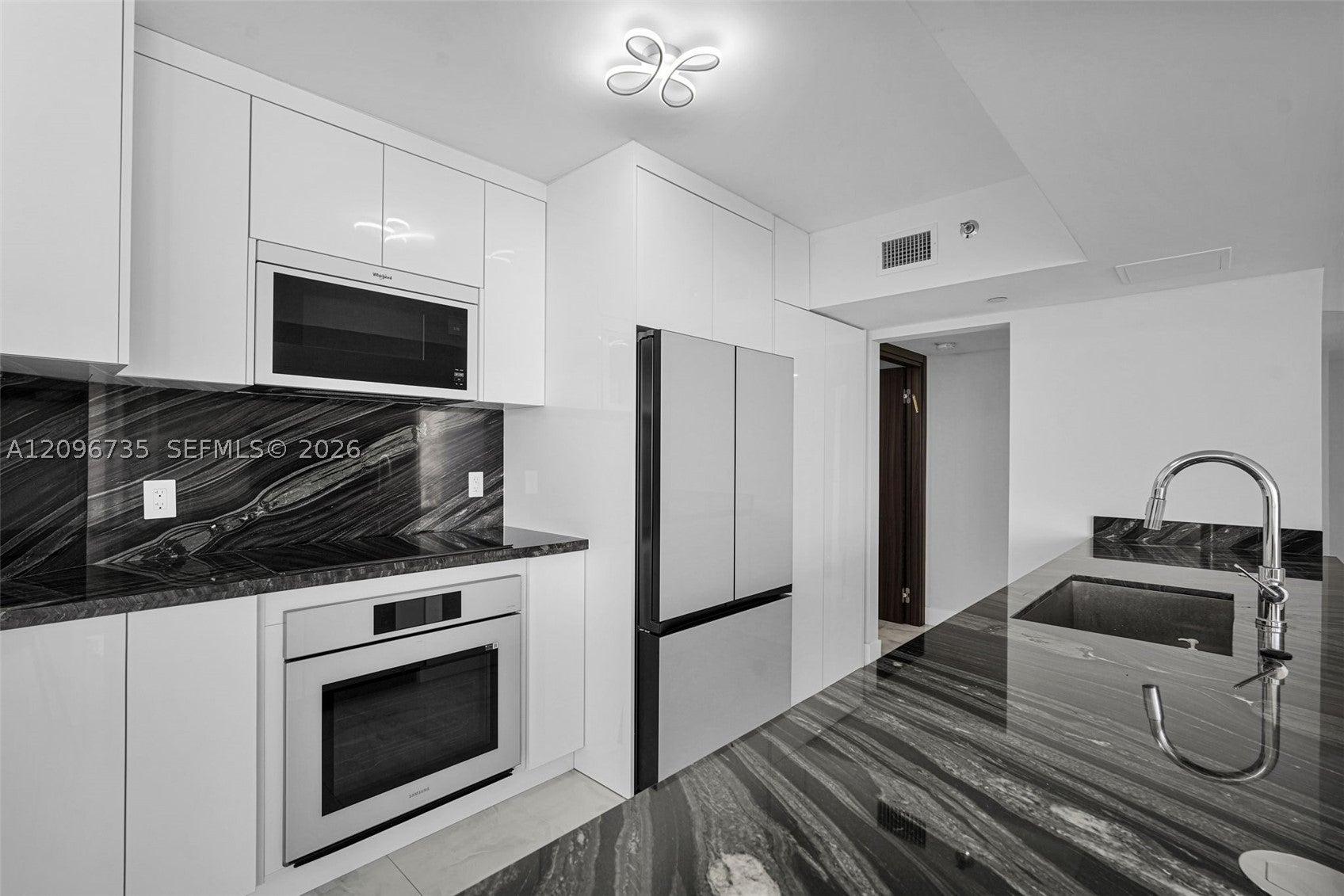 16485 Collins Ave 738