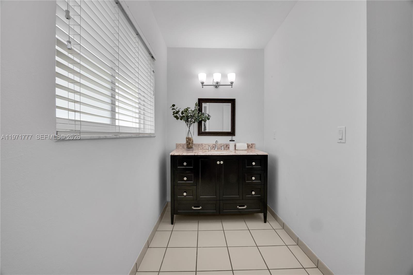 SNAPPER CREEK VILLAGE AMD - Residential