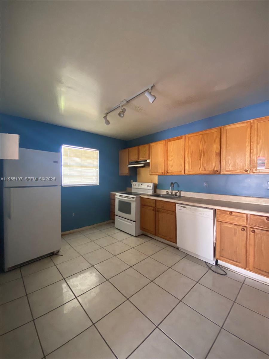 CONDADO REAL CONDO - Residential Lease