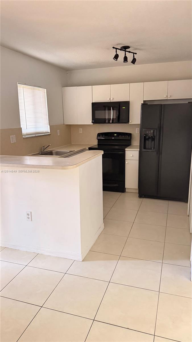 MONTEREY AT MALIBU BAY CO - Residential Lease
