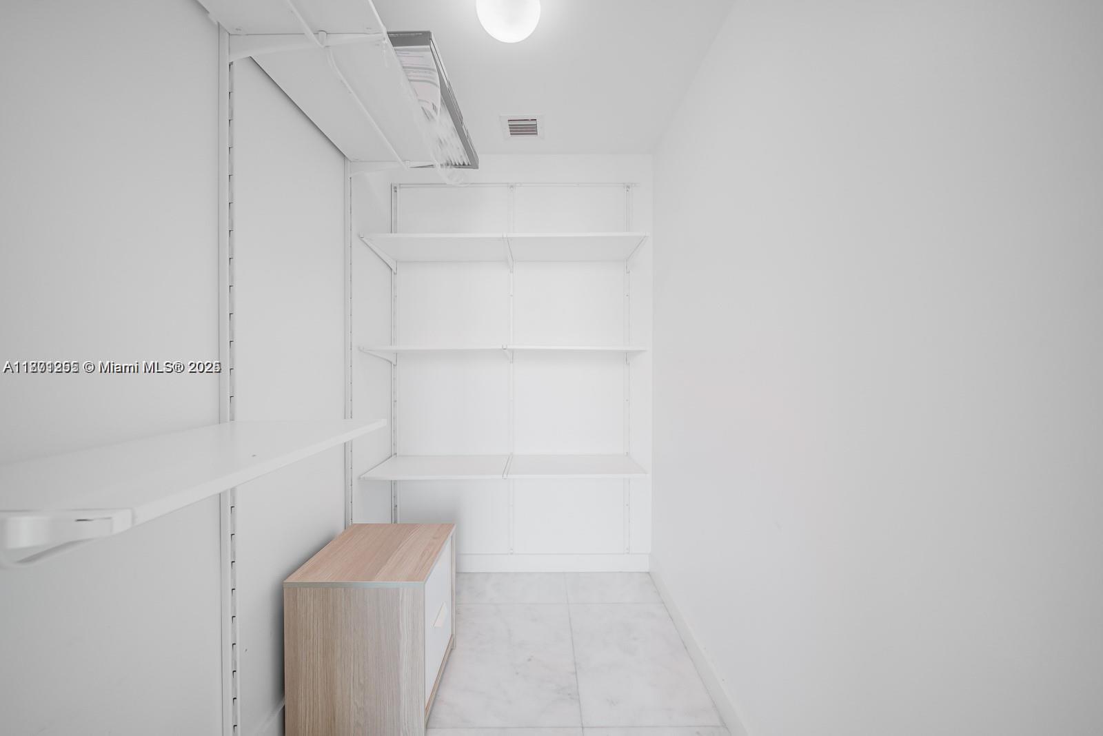 THE PLAZA 901 BRICKELL CO - Residential Lease