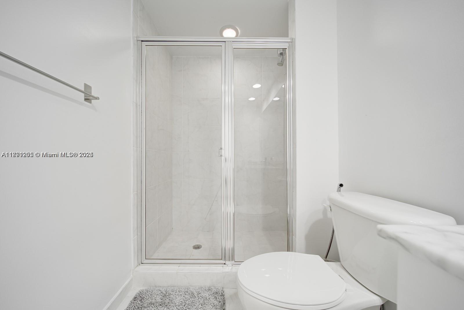 THE PLAZA 901 BRICKELL CO - Residential Lease