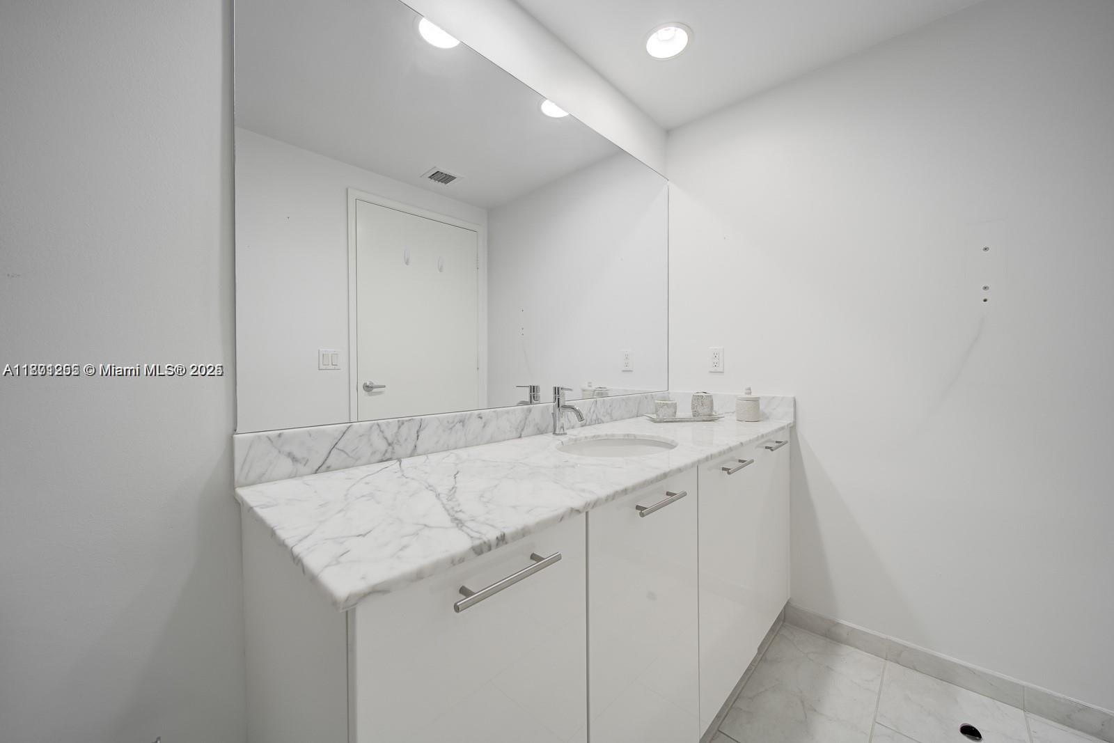 THE PLAZA 901 BRICKELL CO - Residential Lease