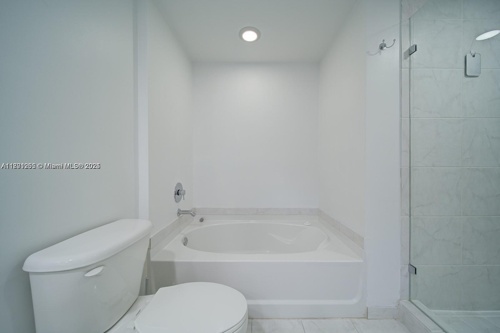 THE PLAZA 901 BRICKELL CO - Residential Lease