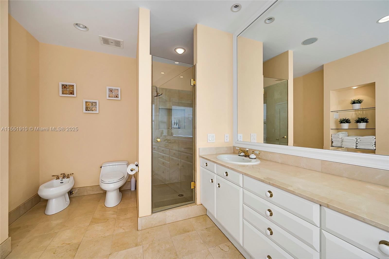 THE COURTYARDS AT THE POI - Residential