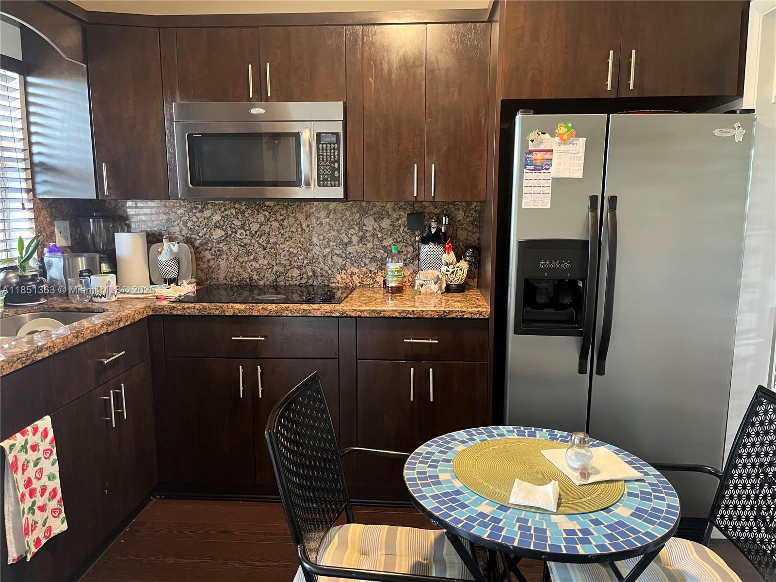Beautiful nicely decorated Sunrise Lakes Community. 55+ Walk in distance to the Club House
Lots of amenities. Upgraded Kitchen Laminated floors A/C 2022 Lake view.