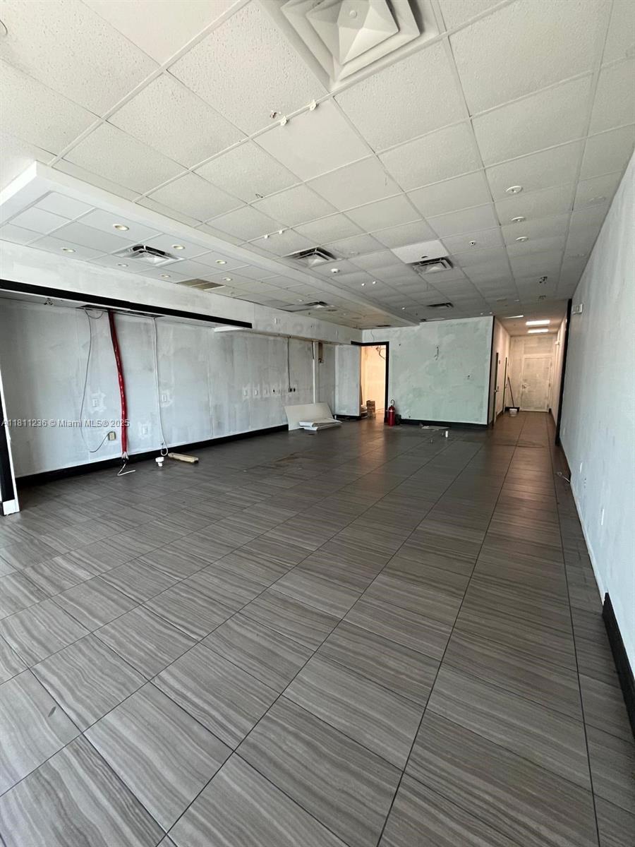 10101-10251 W Commercial Blvd 10121