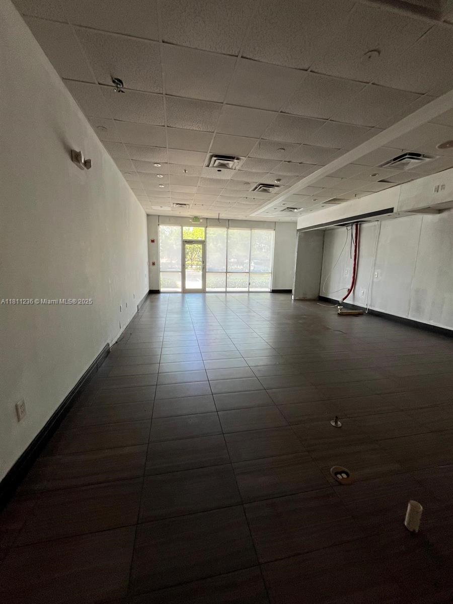 10101-10251 W Commercial Blvd 10121