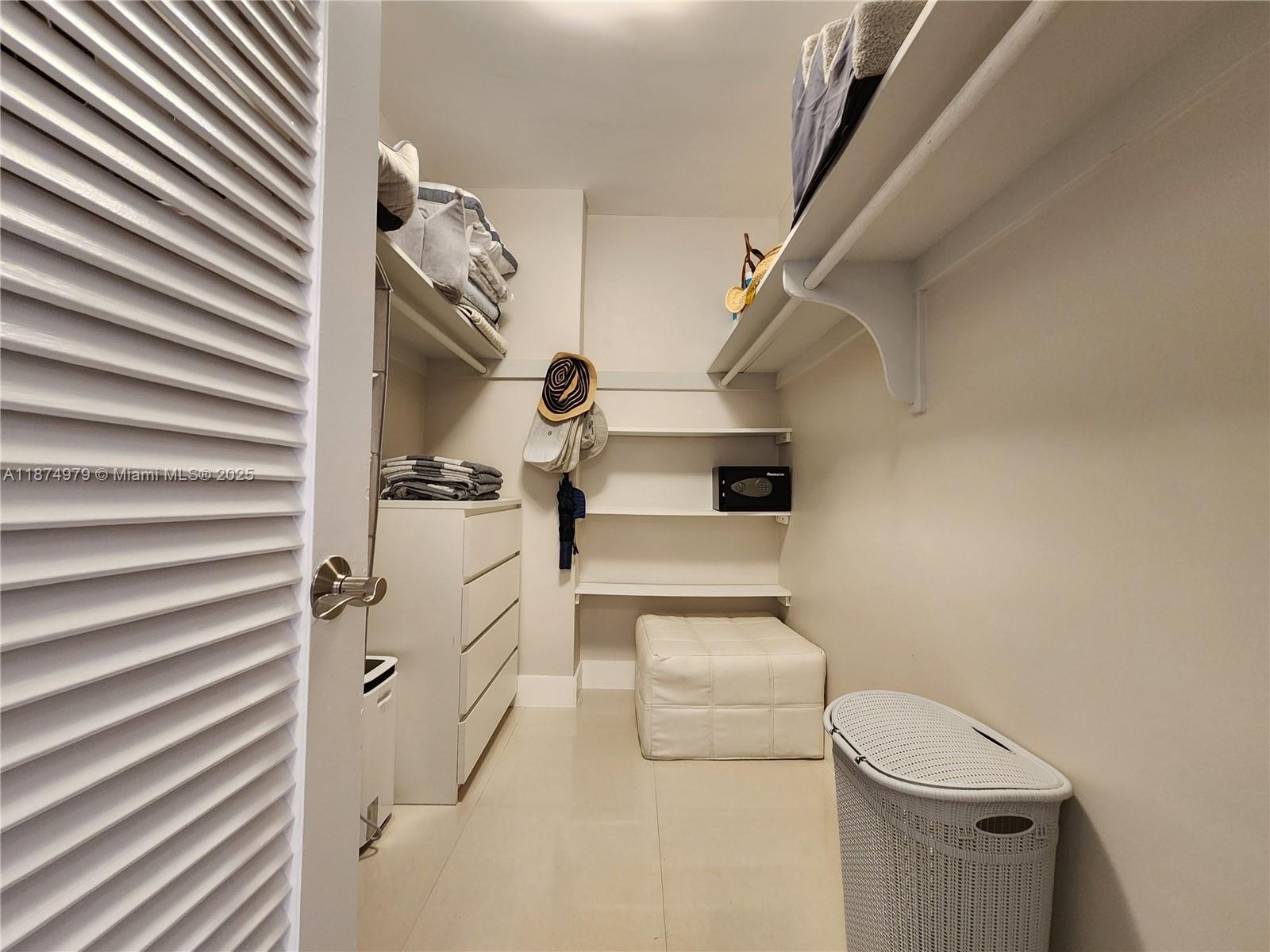 ALEXANDER TOWERS CONDO - Residential Lease