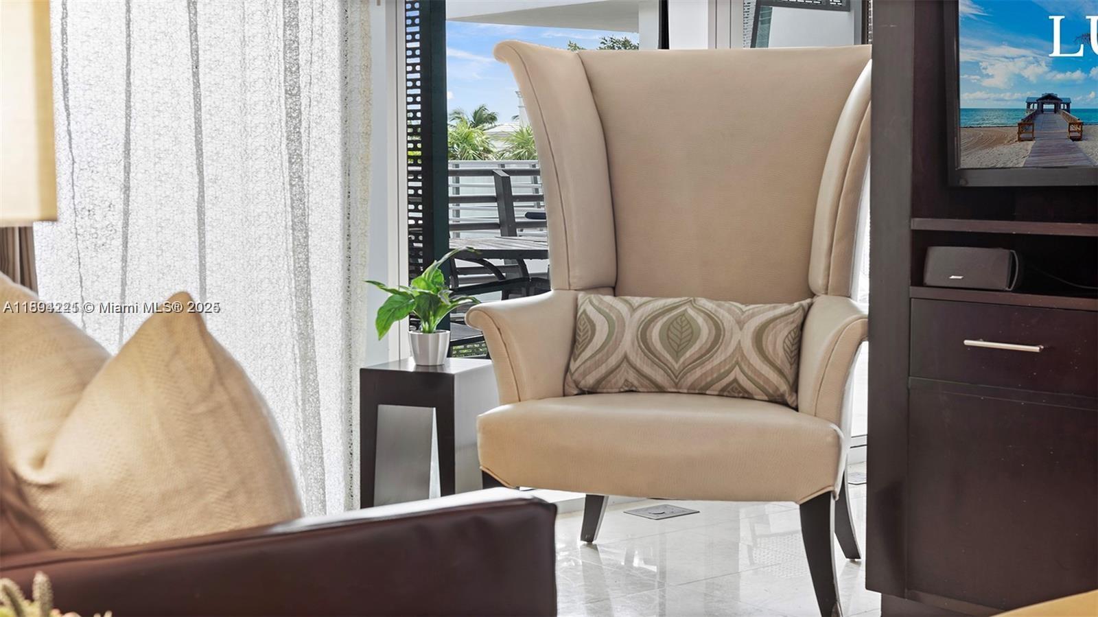 DE SOLEIL S BCH RESIDENTI - Residential
