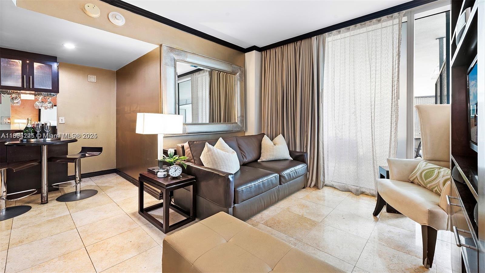 DE SOLEIL S BCH RESIDENTI - Residential