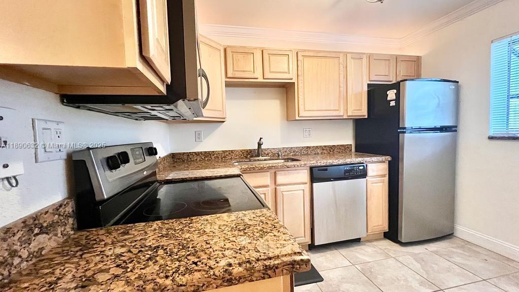 GARDENS NORTH SIX CONDO - Residential Lease