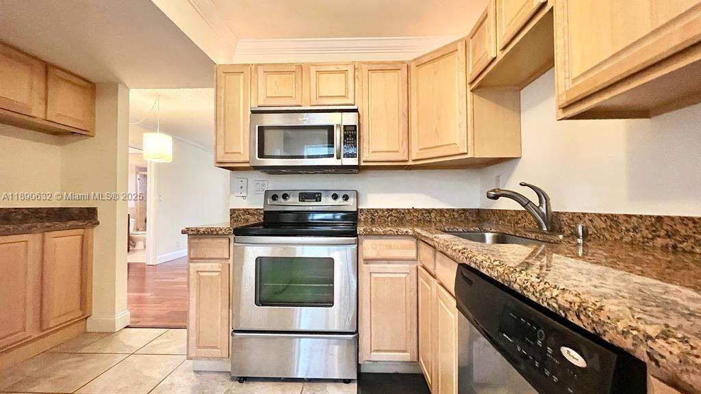 GARDENS NORTH SIX CONDO - Residential Lease
