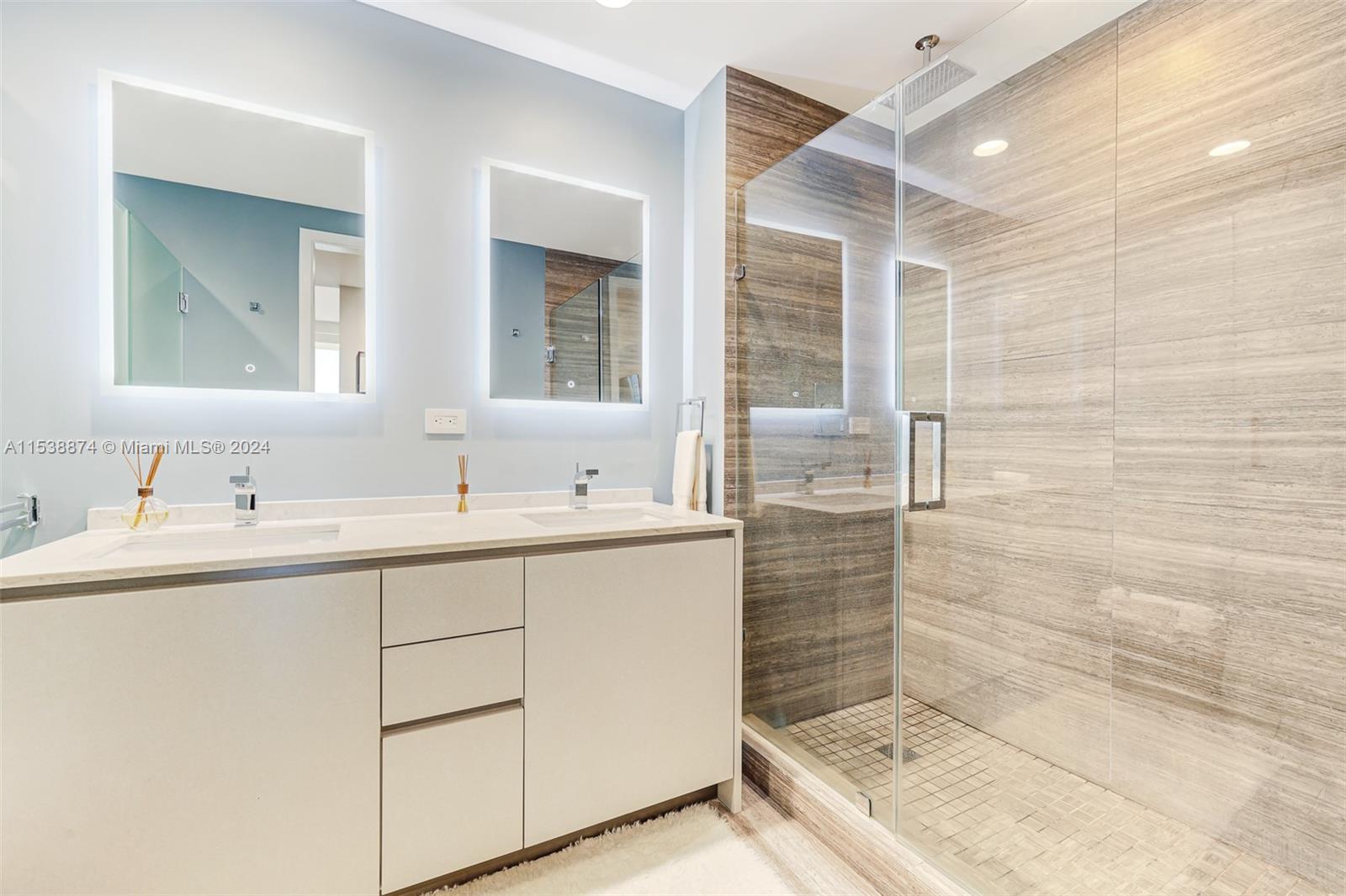 1010 BRICKELL CONDO - Residential Lease