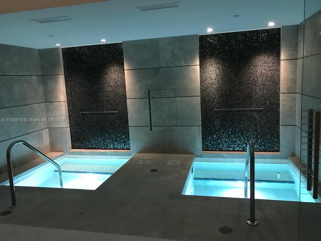 1010 BRICKELL CONDO - Residential Lease