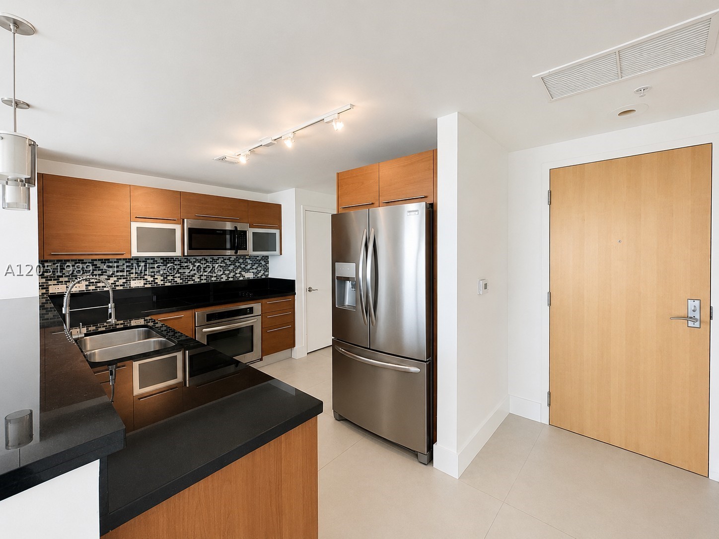 244 Biscayne Blvd 3903