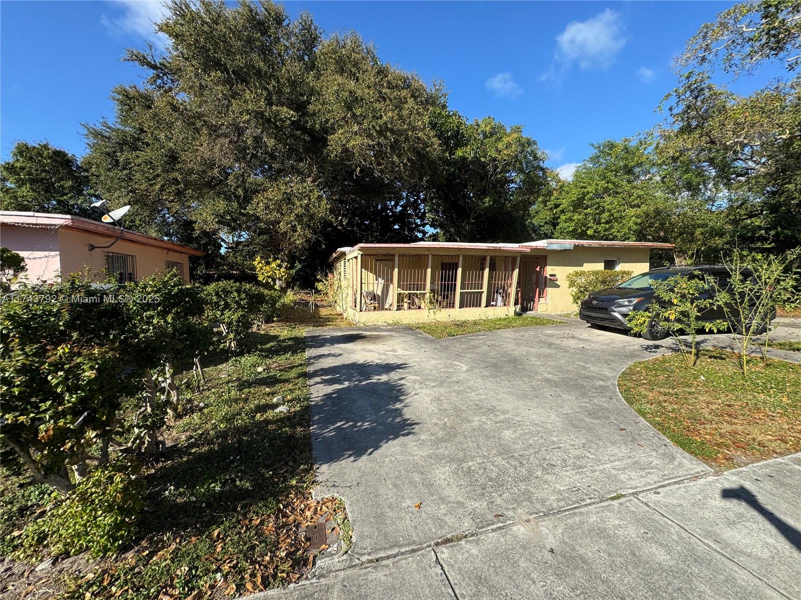 763 Ne 140 St, North Miami, Miami-Dade County, Florida - 2 Bedrooms  
1 Bathrooms - 